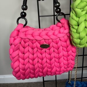 Pink finger knit chunky purse with beautiful trendy handles